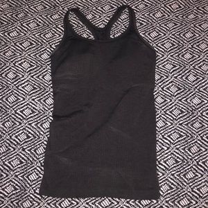 Lululemon ebb to street top